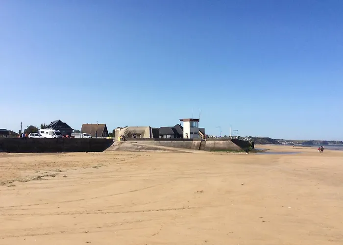 Saint Ho Mer Maison Lumineuse Vue Mer 8 Pers 4 Chambres 2 Sdb 2 Wc Etage Renove En 2025 Belle Terrasse Grand Jardin Clos Parking 8 Mn A Pied Petite Plage Grand Jardin Pres De Port En Bessin, Bayeux Et Plage Omaha Beach