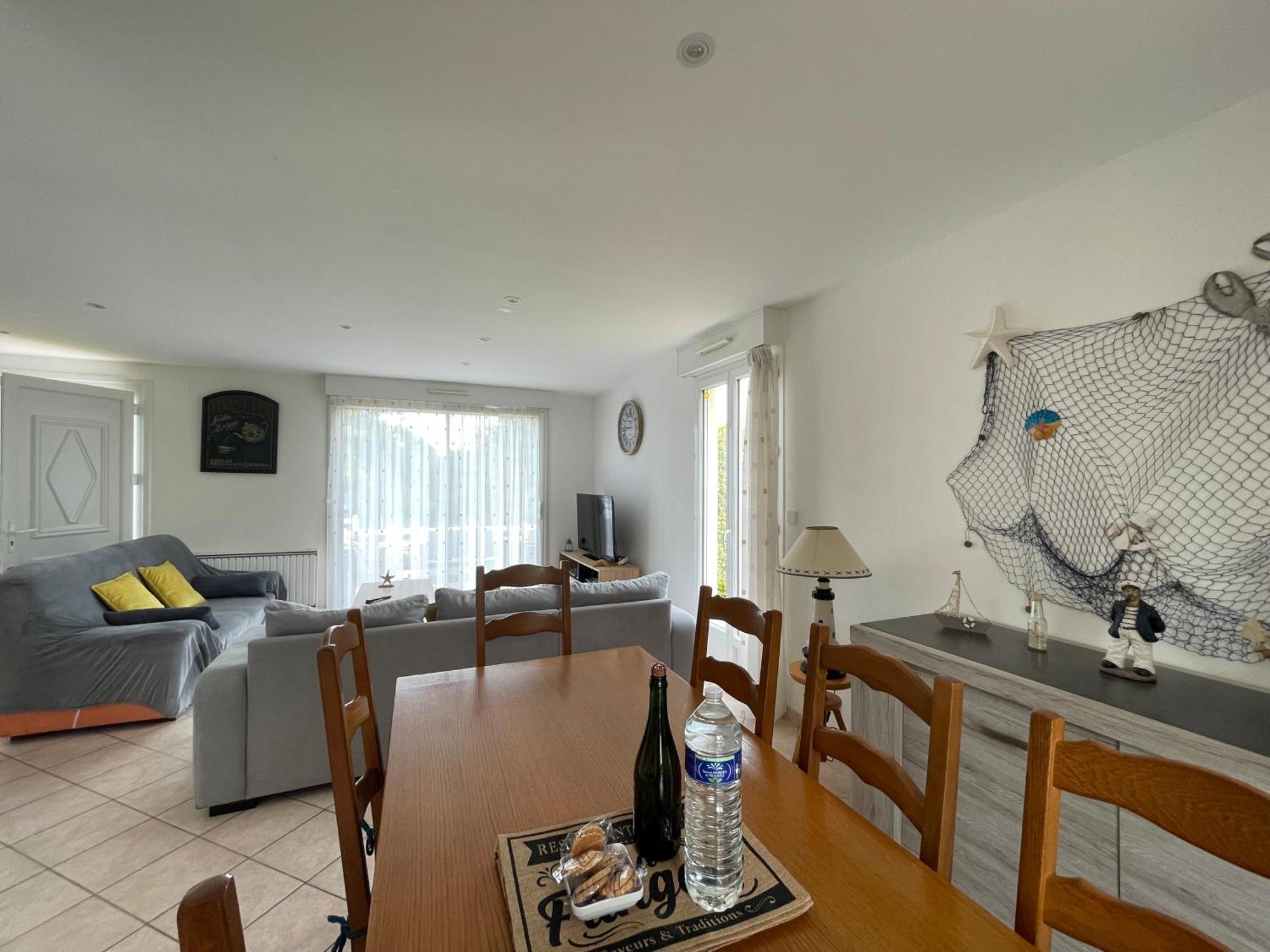 Saint Ho Maison Lumineuse Vue 8 Pers 4 2 Sdb 2 Wc Etage Renove En 2025 Belle Terrasse Grand Jardin Clos Parking 8 Mn A Pied Petite Grand Jardin Pres De Port En Bessin, Bayeux Et Omaha Hébergement de vacances *
