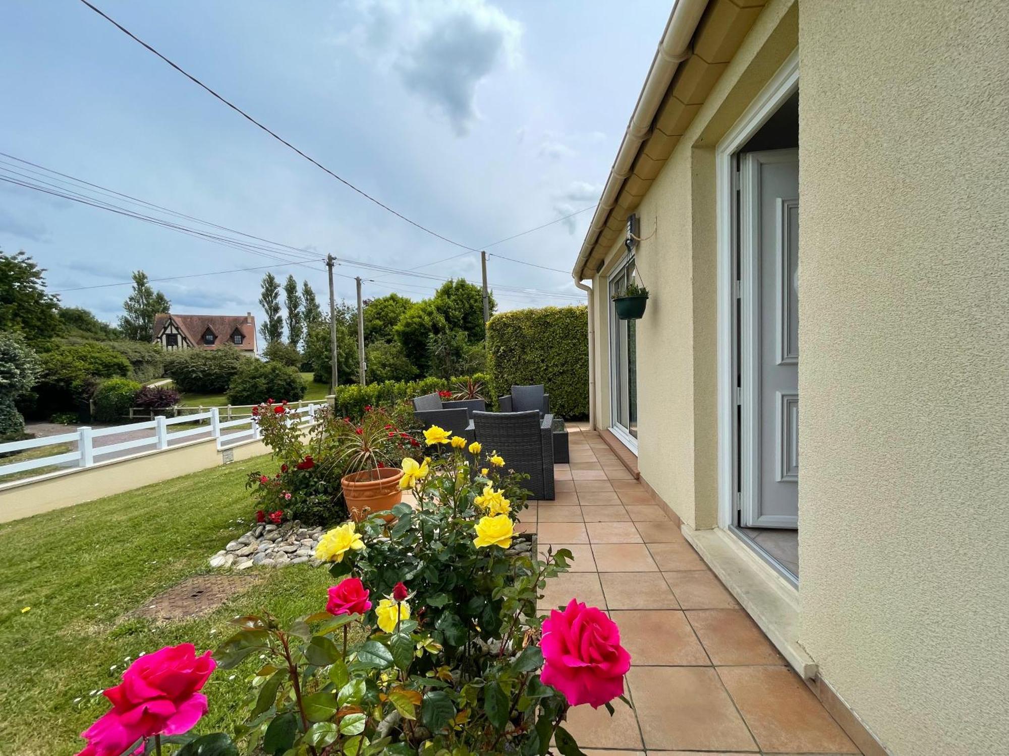 Vakantiehuis Saint Ho Maison Lumineuse Vue 8 Pers 4 2 Sdb 2 Wc Etage Renove En 2025 Belle Terrasse Grand Jardin Clos Parking 8 Mn A Pied Petite Grand Jardin Pres De Port En Bessin, Bayeux Et Omaha *