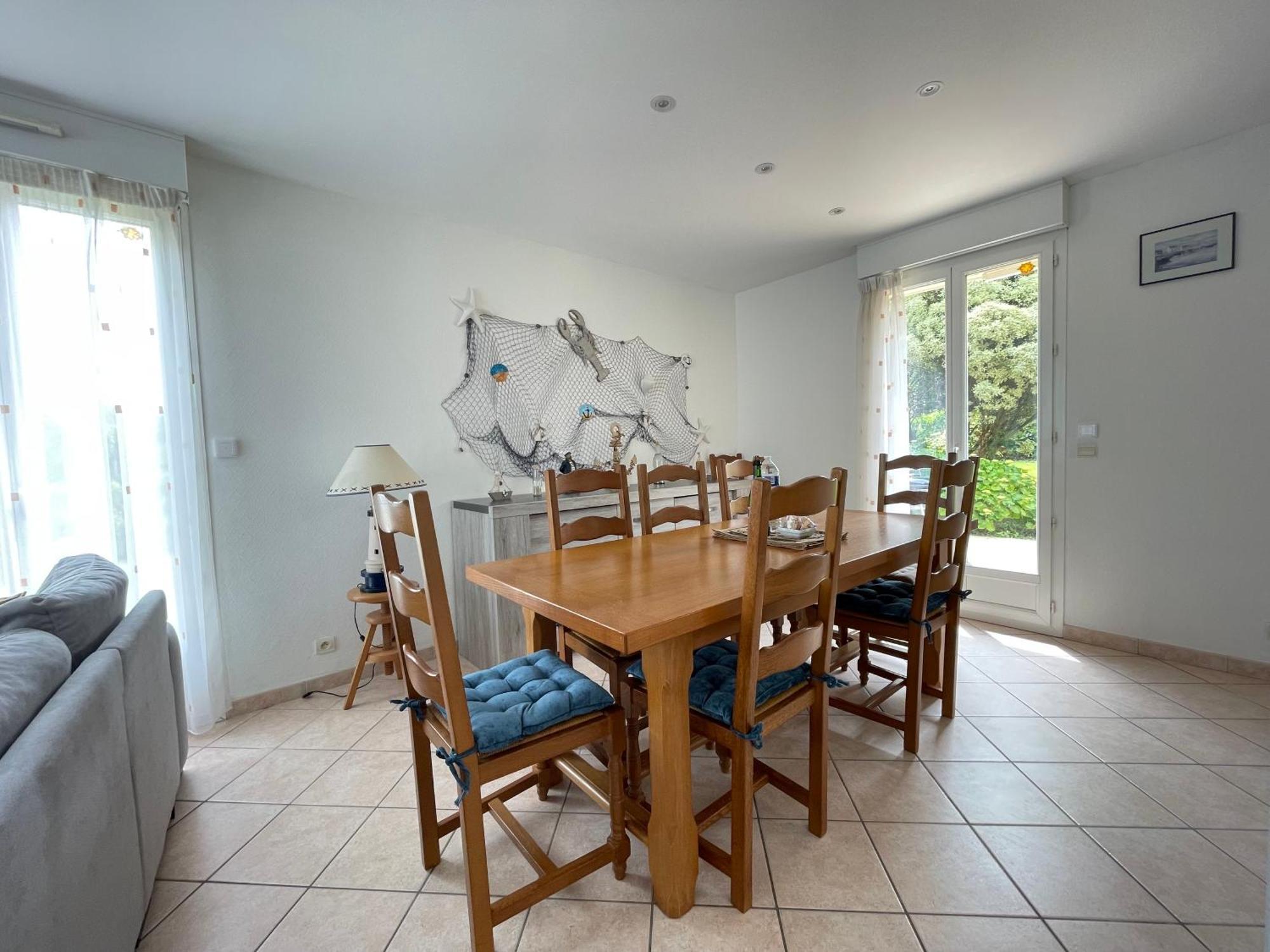 Hébergement de vacances Saint Ho Maison Lumineuse Vue 8 Pers 4 2 Sdb 2 Wc Etage Renove En 2025 Belle Terrasse Grand Jardin Clos Parking 8 Mn A Pied Petite Grand Jardin Pres De Port En Bessin, Bayeux Et Omaha *