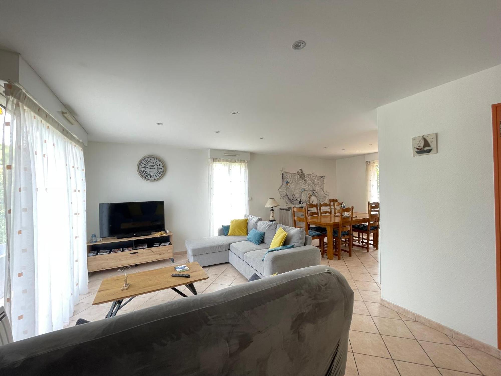 Saint Ho Maison Lumineuse Vue 8 Pers 4 2 Sdb 2 Wc Etage Renove En 2025 Belle Terrasse Grand Jardin Clos Parking 8 Mn A Pied Petite Grand Jardin Pres De Port En Bessin, Bayeux Et Omaha Vakantiehuis