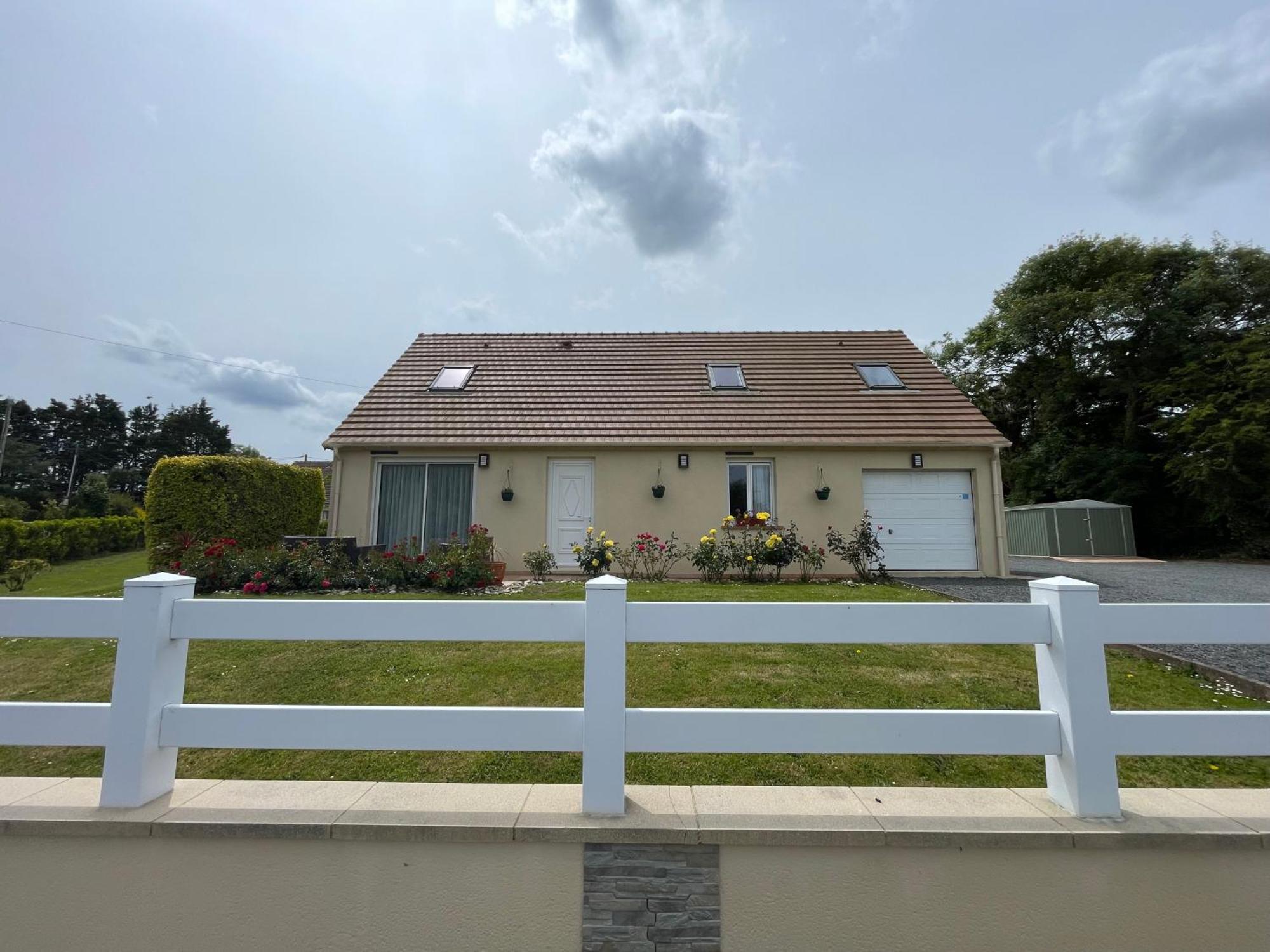 Saint Ho Maison Lumineuse Vue 8 Pers 4 2 Sdb 2 Wc Etage Renove En 2025 Belle Terrasse Grand Jardin Clos Parking 8 Mn A Pied Petite Grand Jardin Pres De Port En Bessin, Bayeux Et Omaha *