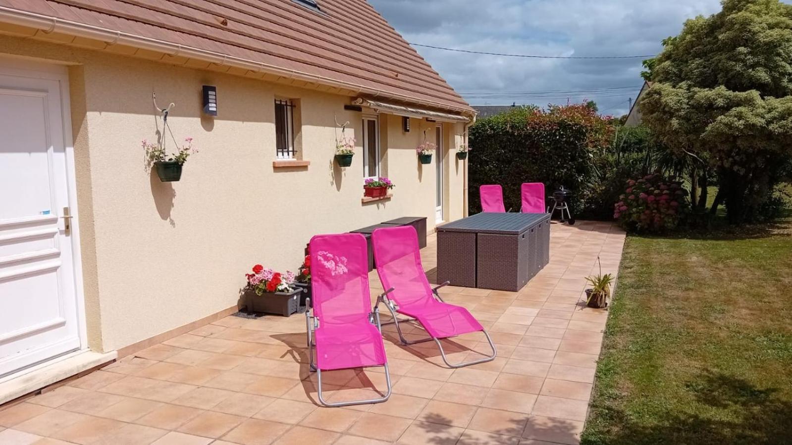Saint Ho Maison Lumineuse Vue 8 Pers 4 2 Sdb 2 Wc Etage Renove En 2025 Belle Terrasse Grand Jardin Clos Parking 8 Mn A Pied Petite Grand Jardin Pres De Port En Bessin, Bayeux Et Omaha * Sainte-Honorine-des-Pertes