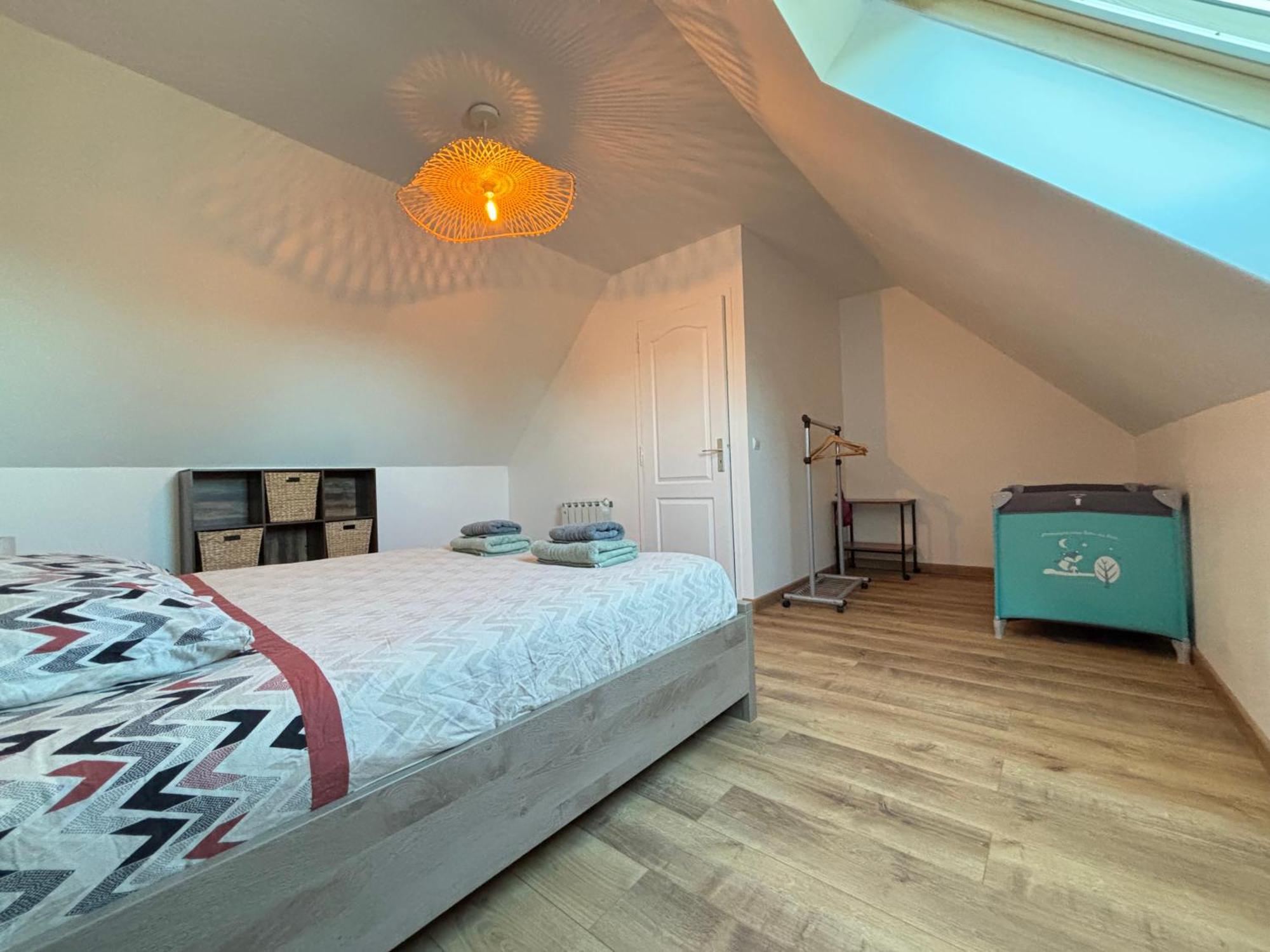 Saint Ho Maison Lumineuse Vue 8 Pers 4 2 Sdb 2 Wc Etage Renove En 2025 Belle Terrasse Grand Jardin Clos Parking 8 Mn A Pied Petite Grand Jardin Pres De Port En Bessin, Bayeux Et Omaha Vakantiehuis