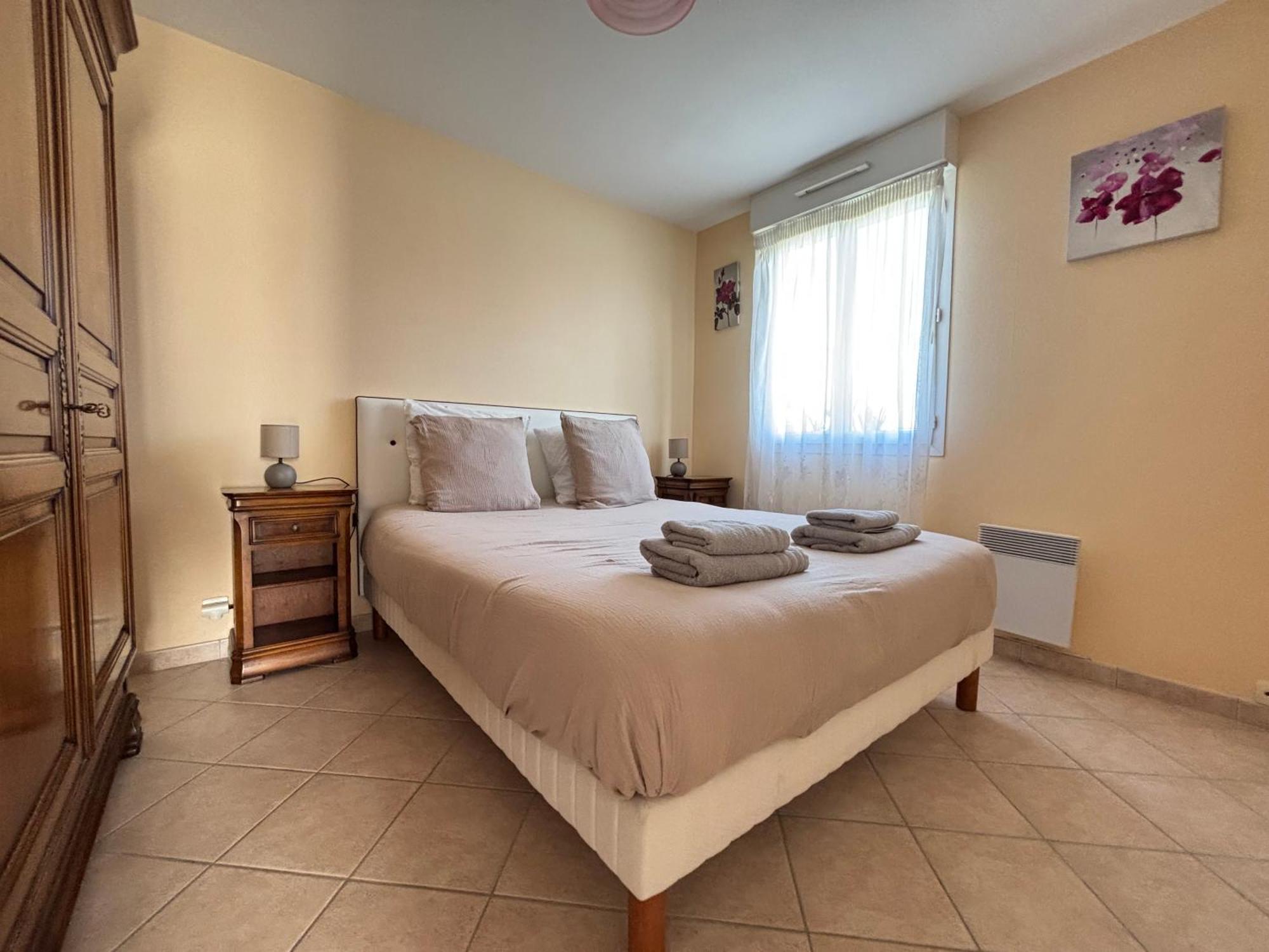 Saint Ho Maison Lumineuse Vue 8 Pers 4 2 Sdb 2 Wc Etage Renove En 2025 Belle Terrasse Grand Jardin Clos Parking 8 Mn A Pied Petite Grand Jardin Pres De Port En Bessin, Bayeux Et Omaha Hébergement de vacances Sainte-Honorine-des-Pertes